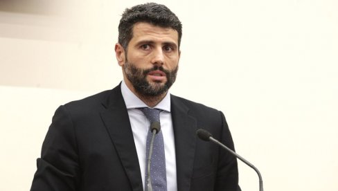 DELFIN U DVORU: Aleksandar Šapić DELFIN U DVORU: Aleksandar Šapić