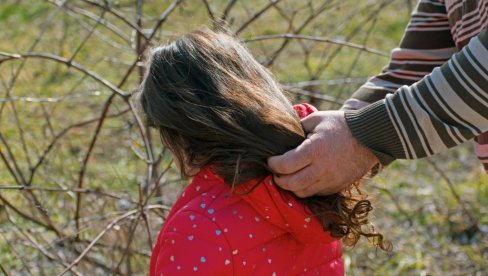 UZNEMIRIJUĆE: Da li se među organizatora protesta nalaze pedofili!?