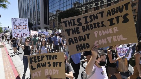 ABORTUS PODELIO AMERIKU, ALI I SVET: Odluka Vrhovnog suda SAD izazvala globalne burne reakcije ABORTUS PODELIO AMERIKU, ALI I SVET: Odluka Vrhovnog suda SAD izazvala globalne burne reakcije