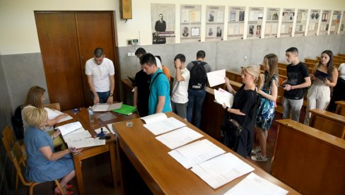 KANDIDATA 4.500 VIŠE NEGO SLOBODNIH MESTA: Počinju prijemni ispiti na fakultetima Univerziteta u Beogradu, zaključena je lista
