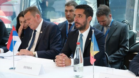 SRBIJA POSVEĆENA INVESTICIJAMA U VODNOM SEKTORU: Ministar Momirović u Lionu potpisao važan sporazum (FOTO) SRBIJA POSVEĆENA INVESTICIJAMA U VODNOM SEKTORU: Ministar Momirović u Lionu potpisao važan sporazum (FOTO)
