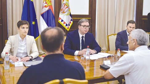 RADNICIMA FIJATA UPLAĆUJU OTPREMNINE: Počela realizacija dogovora sindikata fabrike sa predsednikom Srbije Aleksandrom Vučićem