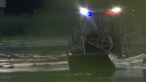 STRAVIČNI PRIZORI U MINESOTI: Pronađena tela troje dece za koja se veruje da su namerno utopljena (VIDEO) STRAVIČNI PRIZORI U MINESOTI: Pronađena tela troje dece za koja se veruje da su namerno utopljena (VIDEO)
