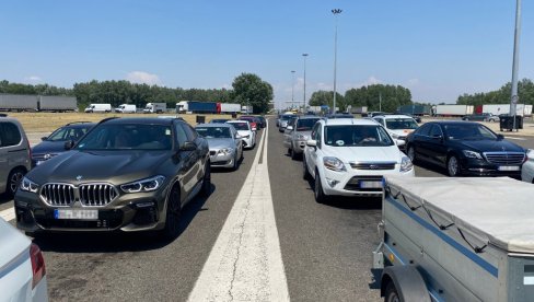 AKO DANAS KREĆETE NA PUT, OVO IMAJTE NA UMU: Automobili čekaju tri sata na pojedinim graničnim prelazima