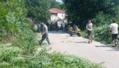 SAMI OČISTILI RASTINJE PORED PUTA: Akcija u Beočiću (FOTO)