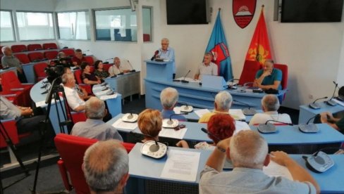 PENZIONERI NA ULICI 14. JULA: Osnivačka Skupština NOV Pokret penzionera Crne Gore u Bijelom Polju
