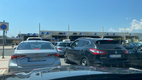 BLOKIRAN EVZONI: Protest poljoprivrednika paralisao Grčku