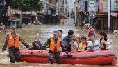 JAKO NEVREME U KINI: Najmanje devet osoba poginulo u poplavama, šestoro nestalo