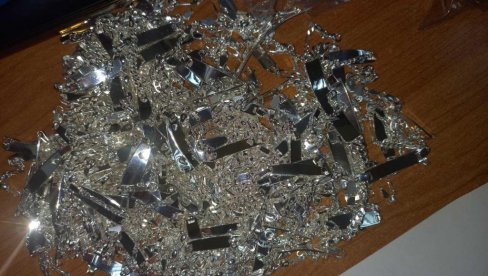U KAMIONU KRIO 21 KILOGRAM SREBRA: Uhapšen Crnogorac na graničnom prelazu Gradina U KAMIONU KRIO 21 KILOGRAM SREBRA: Uhapšen Crnogorac na graničnom prelazu Gradina