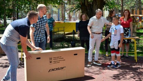 OPŠTINA SOKOBANJA NAGRADILA OSNOVCE: Bicikl za sve petice OPŠTINA SOKOBANJA NAGRADILA OSNOVCE: Bicikl za sve petice