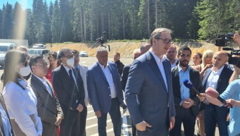 VUČIĆ POSETIO OPŠTINU IVANJICA: Predsednik najavio velika ulaganja u Moravički okrug (VIDEO) VUČIĆ POSETIO OPŠTINU IVANJICA: Predsednik najavio velika ulaganja u Moravički okrug (VIDEO)