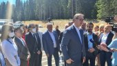 VUČIĆ POSETIO OPŠTINU IVANJICA: Predsednik najavio velika ulaganja u Moravički okrug (VIDEO) VUČIĆ POSETIO OPŠTINU IVANJICA: Predsednik najavio velika ulaganja u Moravički okrug (VIDEO)