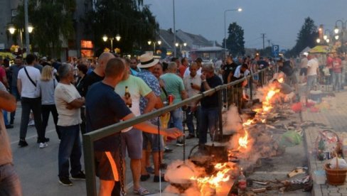 SVE SPREMNO ZA APATINSKE RIBARSKE VEČERI: Počinju sutra i traju do nedelje SVE SPREMNO ZA APATINSKE RIBARSKE VEČERI: Počinju sutra i traju do nedelje