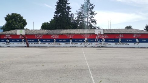 POČAST VELIKANIMA: Đaci i nastavnici OŠ Jovan Cvijić u Loznici ulepšali školu POČAST VELIKANIMA: Đaci i nastavnici OŠ Jovan Cvijić u Loznici ulepšali školu