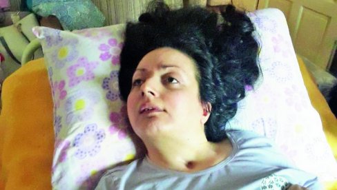 PRAVA TERAPIJA PODIGLA BI NAŠU IVONU: U Kuzminu kod Kosova Polja, žena osam godina živi u budnoj dijabetskoj komi PRAVA TERAPIJA PODIGLA BI NAŠU IVONU: U Kuzminu kod Kosova Polja, žena osam godina živi u budnoj dijabetskoj komi