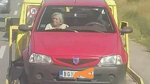 NESTVARAN PRIZOR NA PUTU: Bakica na mestu suvozača u automobilu koji se šlepa... (FOTO) NESTVARAN PRIZOR NA PUTU: Bakica na mestu suvozača u automobilu koji se šlepa... (FOTO)