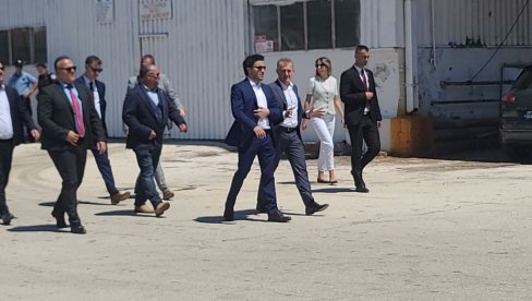 CRNA GORA SPREMNA ZA REMONT MEGA JAHTI: Premijer Abazović posetio nekadašnje brodogradilište Bijela (FOTO) CRNA GORA SPREMNA ZA REMONT MEGA JAHTI: Premijer Abazović posetio nekadašnje brodogradilište Bijela (FOTO)