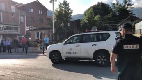 ALBANSKO DIVLJANJE NA IVANJDAN: Pogledajte kako je ROSU upala u Štrpce na veliki srpski praznik (FOTO) ALBANSKO DIVLJANJE NA IVANJDAN: Pogledajte kako je ROSU upala u Štrpce na veliki srpski praznik (FOTO)