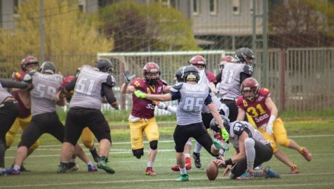 VEČITI DERBI PONOVO U FINALU Vreme je za Serbian Bowl XVII VEČITI DERBI PONOVO U FINALU Vreme je za Serbian Bowl XVII