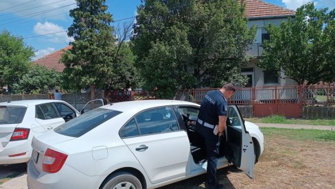 POLICIJA OBAVILA RAZGOVOR SA DEVOJKOM OSUMNJIČENOG: Traga se za unukom koji se sumnjiči za jezivi zločin u Zmajevu (FOTO/VIDEO) POLICIJA OBAVILA RAZGOVOR SA DEVOJKOM OSUMNJIČENOG: Traga se za unukom koji se sumnjiči za jezivi zločin u Zmajevu (FOTO/VIDEO)