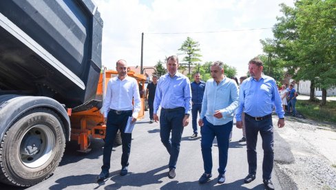 MIROVIĆ: Nastavljamo asfaltiranje ulica i sanaciju izvorišta vode u opštini Sečanj MIROVIĆ: Nastavljamo asfaltiranje ulica i sanaciju izvorišta vode u opštini Sečanj