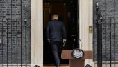 BORIS DŽONSON PODNEO OSTAVKU: Premijer Velike Britanije uz zvižduke ispraćen na đubrište istorije (VIDEO)