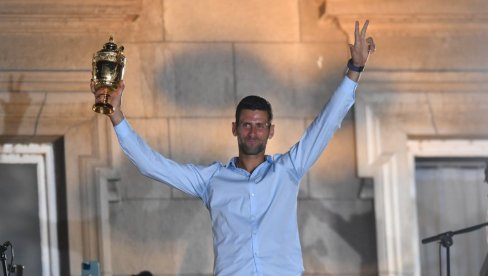 SRBIJA ĆE ZAUVEK PAMTITI 23. JUL: Novak Đoković na današnji dan počeo je da ispisuje istoriju, svet je ugledao novo tenisko božanstvo SRBIJA ĆE ZAUVEK PAMTITI 23. JUL: Novak Đoković na današnji dan počeo je da ispisuje istoriju, svet je ugledao novo tenisko božanstvo