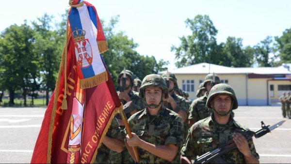 СЛАВА И ДАН 2. БРИГАДЕ КОВ: Свечаност у касарни Рибница, најбољим припадницима ове јединице уручене награде (ФОТО)