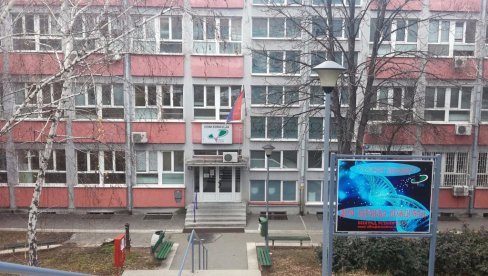 УВОДЕ СЕ НОЋНЕ СМЕНЕ У ДОМОВИМА ЗДРАВЉА: Грађани неће морати одмах у Ургентни, ево ко ће моћи да се ноћу јавља лекарима УВОДЕ СЕ НОЋНЕ СМЕНЕ У ДОМОВИМА ЗДРАВЉА: Грађани неће морати одмах у Ургентни, ево ко ће моћи да се ноћу јавља лекарима