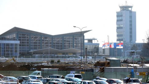 TRAGEDIJA NA AERODROMU NIKOLA TESLA: Muškarac preminuo nakon izlaska iz aviona