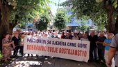 НАЈНИЖА ПЕНЗИЈА У ЦРНОЈ ГОРИ ДА БУДЕ 350 ЕВРА: Протест пензионера у Бијелом Пољу