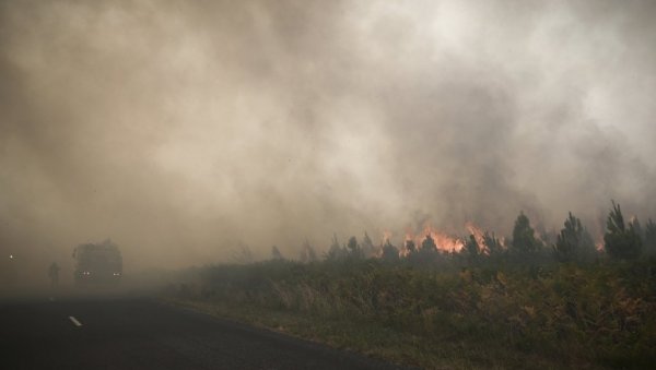 ПОЖАР У МАКЕДОНИЈИ: Захваћена површина већа од 50 хектара, у акцији гашења учествују и хеликоптери