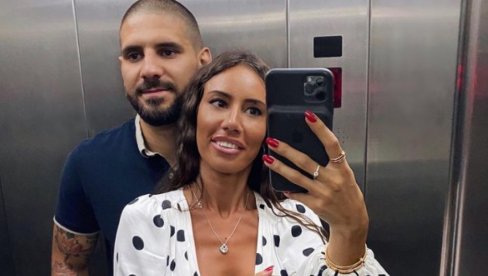 NIKADA LEPŠA: Mitrovićeva žena pokazala trudnički stomak (FOTO) NIKADA LEPŠA: Mitrovićeva žena pokazala trudnički stomak (FOTO)