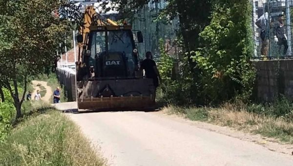 НОВИ АСФАЛТ У БАЧВАНСКОЈ: Почела обнова улица на Вождовцу