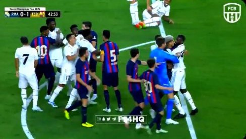 BARSA I REAL OBRUKALI FUDBAL: Opšta tuča, sramotne scene iz Amerike (VIDEO) BARSA I REAL OBRUKALI FUDBAL: Opšta tuča, sramotne scene iz Amerike (VIDEO)