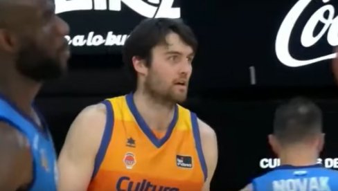 KALINIĆU DOVELI BIVŠEG SAIGRAČA: Barselona sa reprezentativcem Slovenije napada trofej Evrolige KALINIĆU DOVELI BIVŠEG SAIGRAČA: Barselona sa reprezentativcem Slovenije napada trofej Evrolige