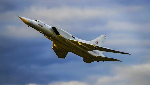 ПОГОЂЕН РУСКИ СТРАТЕШКИ БОМБАРДЕР: Украјински дронови погодили Ту-22М3 на војном аеродрому у Олењи
