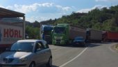 АГОНИЈА НА ЈАРИЊУ СЕ НАСТАВЉА: Административни прелаз затворен скоро 24 сата (ФОТО)