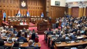 JANKOVIĆ ZAKUVAO VEĆ NA PREMIJERI: Verifikovanjem 250 mandata narodnih poslanika zvanično konstituisan 13. saziv Skupštine Srbije