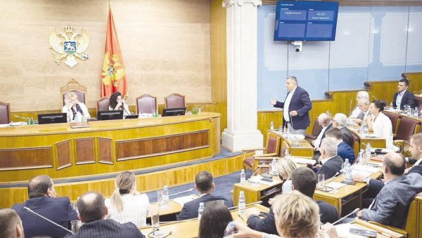 СУДИЈЕ МИМО ПОСЛОВНИКА: Посланици ДФ упозоравају, шефица парламента прекршила Устав