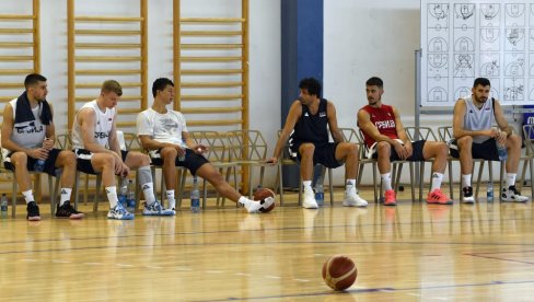 NIJE SAMO TEODOSIĆ: Još jedan košarkaš otpao sa Pešićevog spiska? NIJE SAMO TEODOSIĆ: Još jedan košarkaš otpao sa Pešićevog spiska?