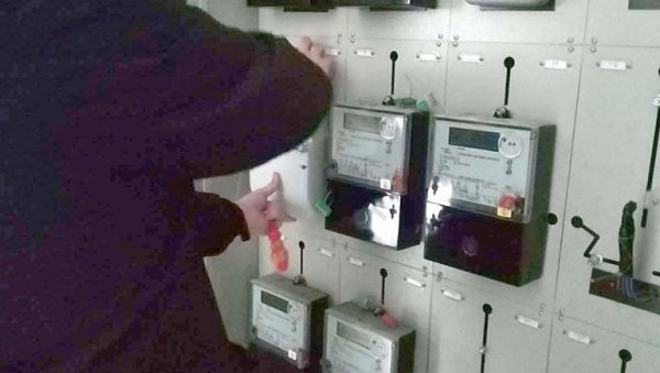 ДЕВЕТ ДЕЛОВА БЕОГРАДА ДАНАС ОСТАЈЕ БЕЗ СТРУЈЕ: Некима се електрична енергија укључује тек у 18 часова - Погледајте списак улица