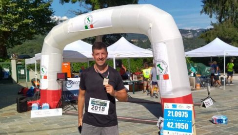 PARAĆINAC NA POLUMARATONU U ITALIJI: Saša Petrović istrčao 21 kilometar na jezeru Orta PARAĆINAC NA POLUMARATONU U ITALIJI: Saša Petrović istrčao 21 kilometar na jezeru Orta
