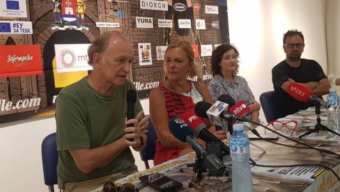 DRUŠTVA JEDU SAMA SEBE: Balkan Bordelo na Nišvil džez teatru DRUŠTVA JEDU SAMA SEBE: Balkan Bordelo na Nišvil džez teatru