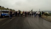 БИВШИ РАДНИЦИ ОБЕЗБЕЂЕЊА РУДНИКАПЉЕВЉА БЛОКИРАЛИ ПУТ: Протествују већ двадесет дана БИВШИ РАДНИЦИ ОБЕЗБЕЂЕЊА РУДНИКАПЉЕВЉА БЛОКИРАЛИ ПУТ: Протествују већ двадесет дана