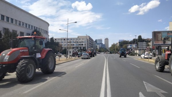 НИ НОВЕ ПОНУДЕ НЕ ПРЕКИДАЈУ БЛОКАДУ: Поједина пољопривредна удружења не одустају од својих захтева и настављају затварање саобраћајница