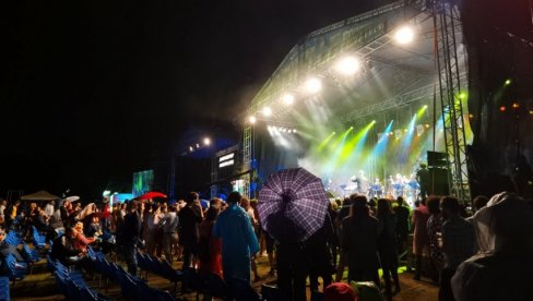 NIŠVIL VIŠE NIJE POD ZNAKOM PITANJA: Uskoro prvi kompleti jeftinijih karata NIŠVIL VIŠE NIJE POD ZNAKOM PITANJA: Uskoro prvi kompleti jeftinijih karata