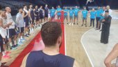 FANTASTIČNA SCENA: Košarkaši Srbije trenirali, a onda je u halu ušao patrijarh Porfirije (FOTO)