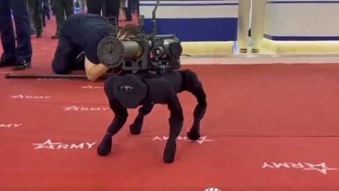 RUSIJA PREDSTAVILA RATNOG ROBOTA: Mašina u obliku psa sposobna za borbene zadatke (VIDEO)