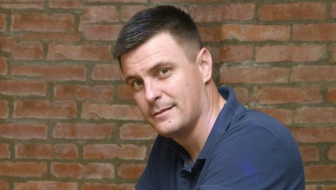 NEĆU HUŠKATI SVOJ NAROD DOK SEDIM NA RIVI I CIRKAM PIĆE Vuk Kostić opleo po kolegama koji podržavaju nasilje na ulicama